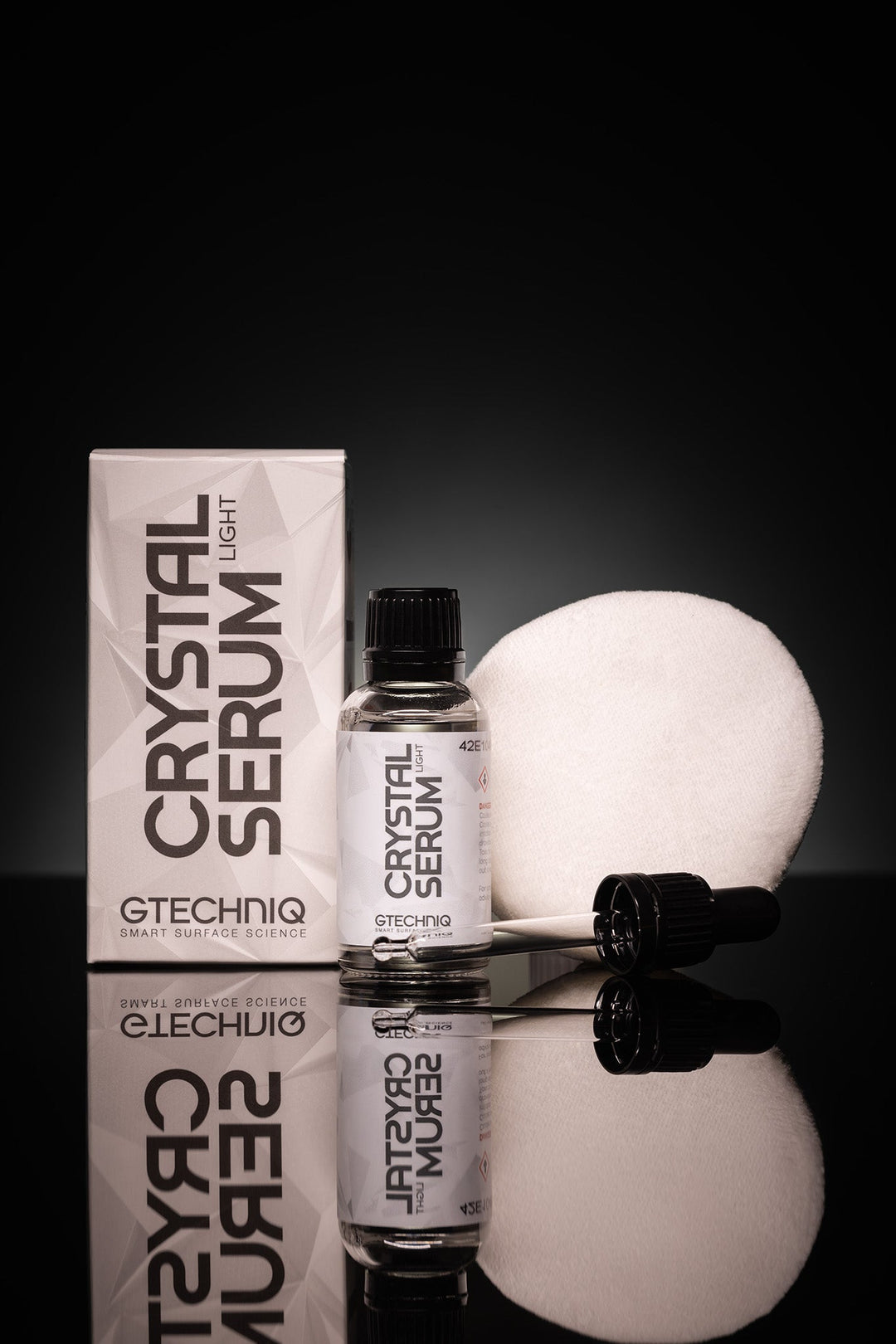 Снимка на GTECHNIQ Crystal Serum Light Защитно нано керамично покритие с висока устойчивост на външни влияния и микро драскотини - 30мл
