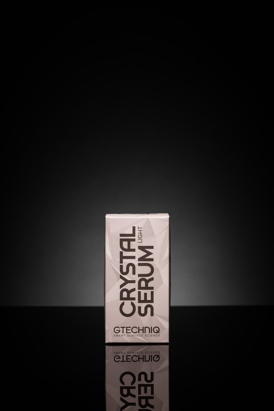 Снимка на GTECHNIQ Crystal Serum Light Защитно нано керамично покритие с висока устойчивост на външни влияния и микро драскотини 
